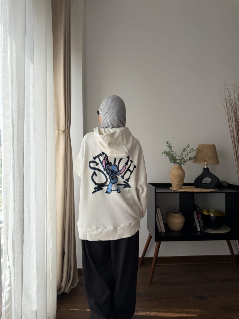 Woman White Stitch Sweatshirt